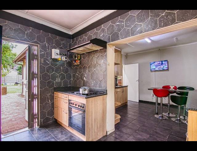 3 BEDROOM APARTMENT FOR SALE IN KENSINGTON B